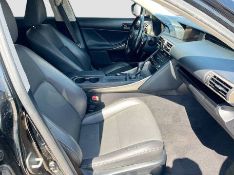 2017 Lexus IS 200t
