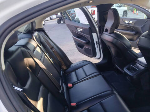 2019 Volvo S60 T6 Momentum