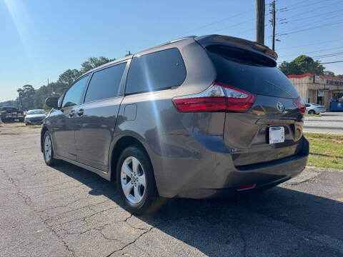 2018 Toyota Sienna LE 8-Passenger