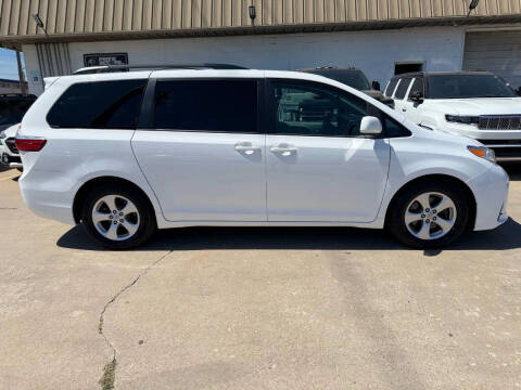 2017 Toyota Sienna LE 8-Passenger
