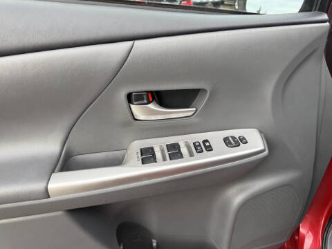 2013 Toyota Prius v Five