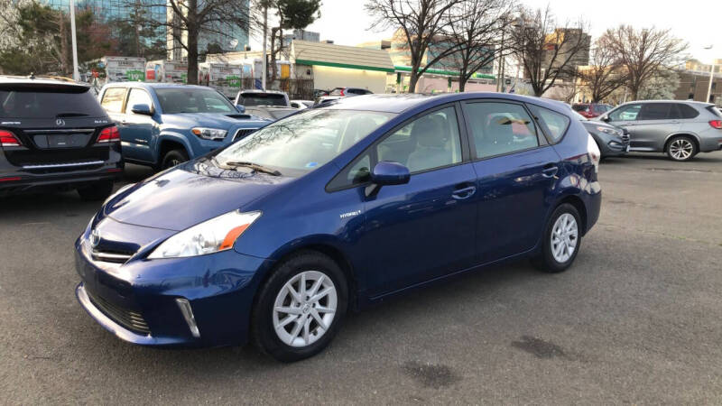 2013 Toyota Prius v Three