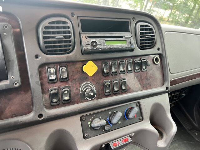 2017 Freightliner M2 106