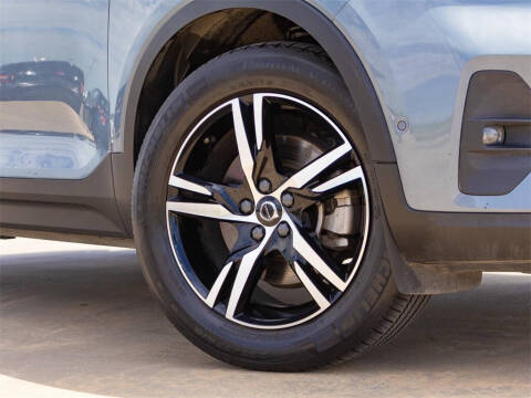 2023 Volvo XC40 B5 Plus Bright Theme