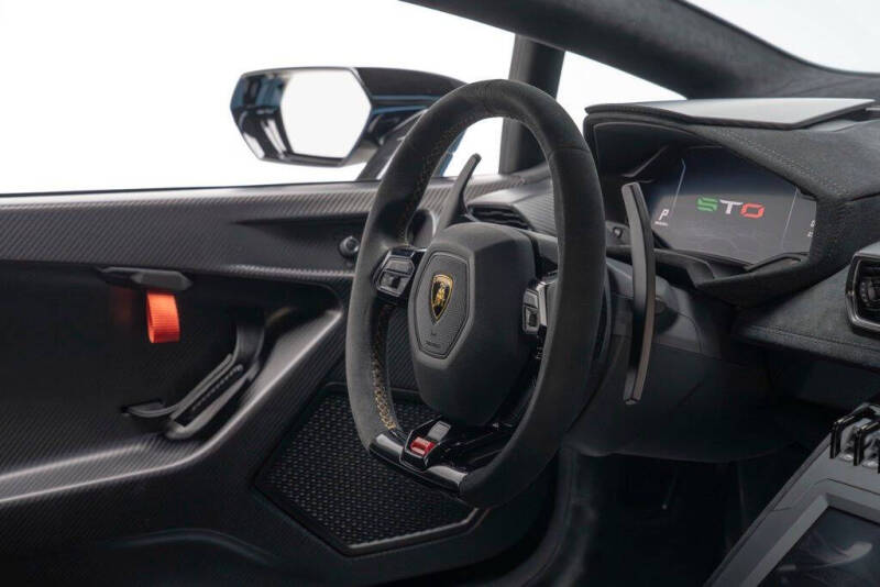 2022 Lamborghini Huracan STO