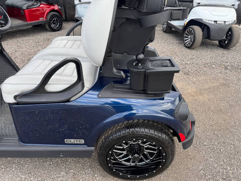2025 E-Z-GO Freedom RXV