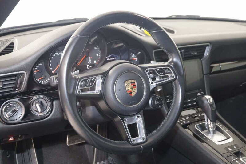 2019 Porsche 911 Carrera