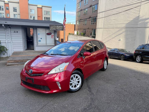 2012 Toyota Prius v Two