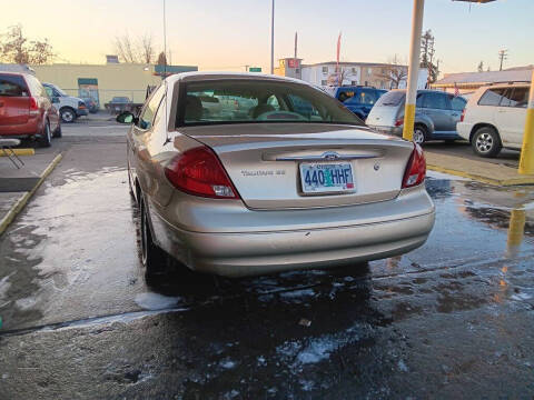 2001 Ford Taurus SE