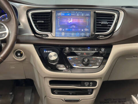 2017 Chrysler Pacifica Touring-L Plus