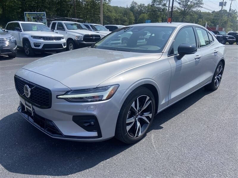 2025 Volvo S60 B5 Core