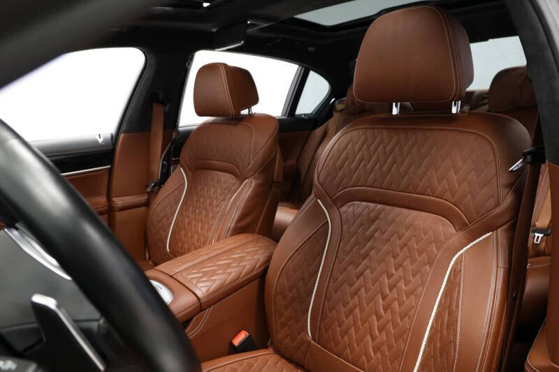 2022 BMW 7 Series M760i xDrive