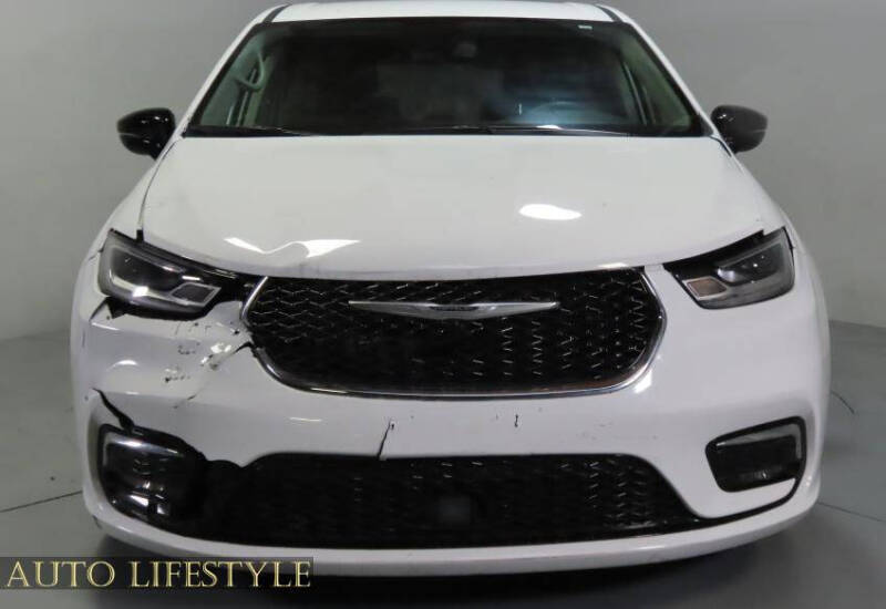 2024 Chrysler Pacifica Plug-In Hybrid S Appearance