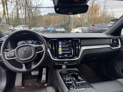 2022 Volvo S60 Recharge T8 R-Design Black Edition