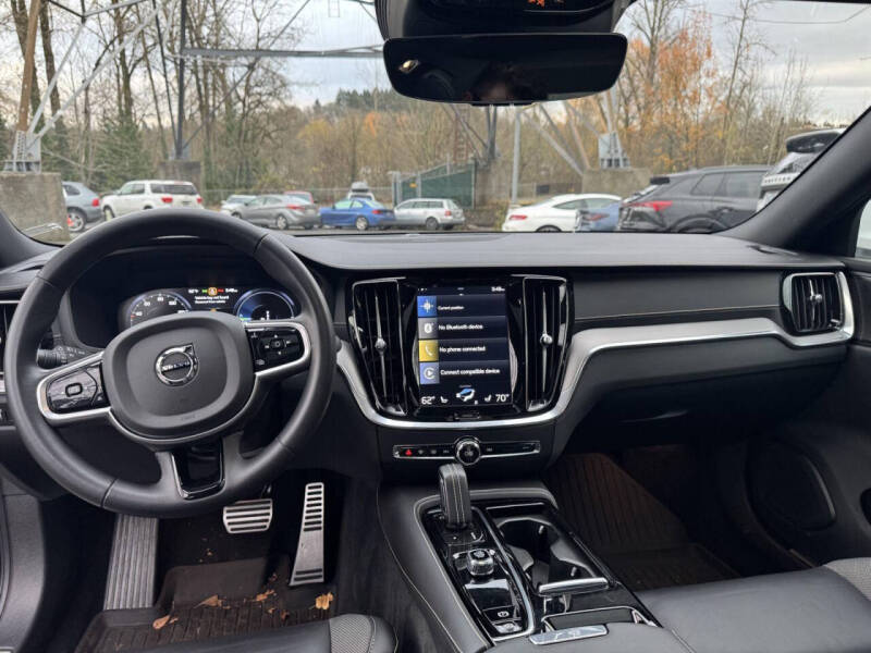 2022 Volvo S60 Recharge T8 R-Design Black Edition