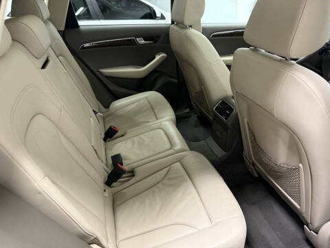 2011 Audi Q5 2.0T quattro Premium Plus
