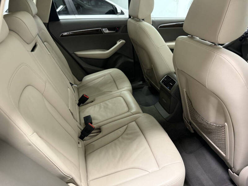 2011 Audi Q5 2.0T quattro Premium Plus