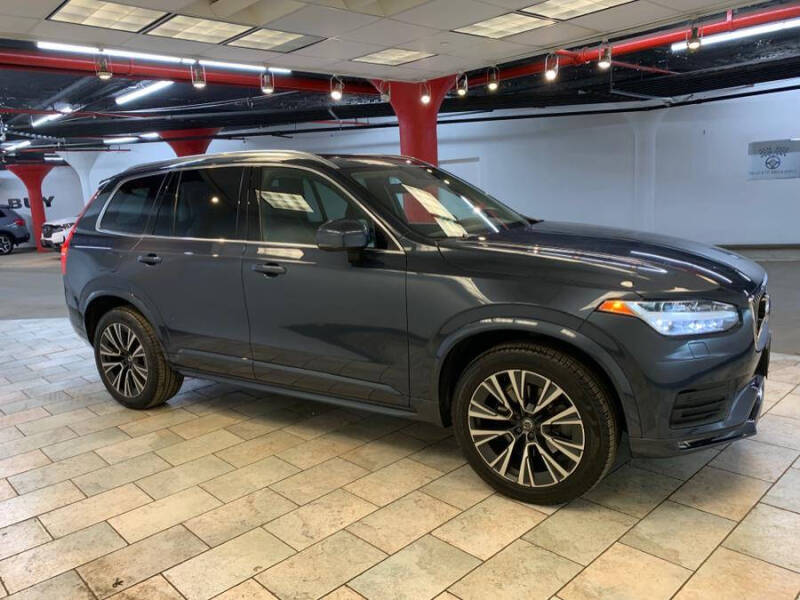 2022 Volvo XC90 T6 Momentum 7-Passenger