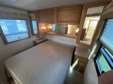 2001 Winnebago Journey 36L