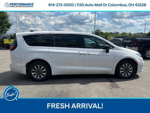 2026 Chrysler Pacifica Plug-In Hybrid Select