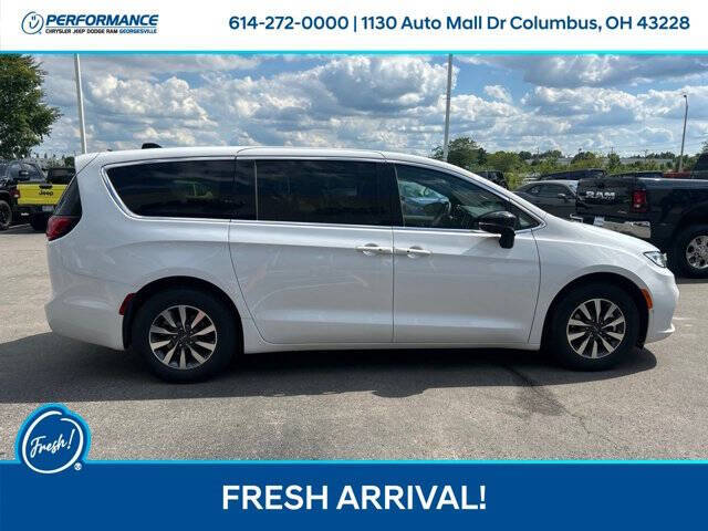 2026 Chrysler Pacifica Plug-In Hybrid Select