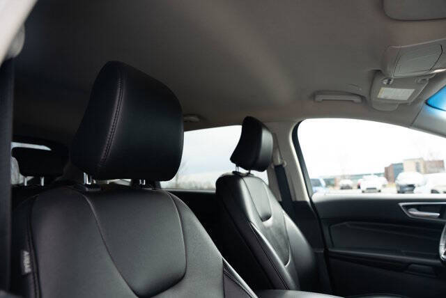 2022 Ford Edge Titanium