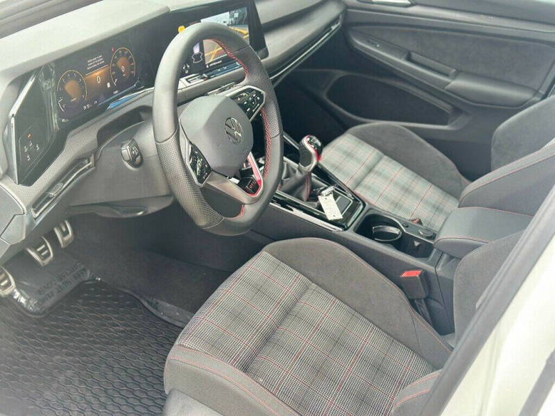 2024 Volkswagen Golf GTI 380 SE