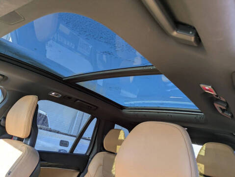 2017 Volvo XC90 T6 Momentum