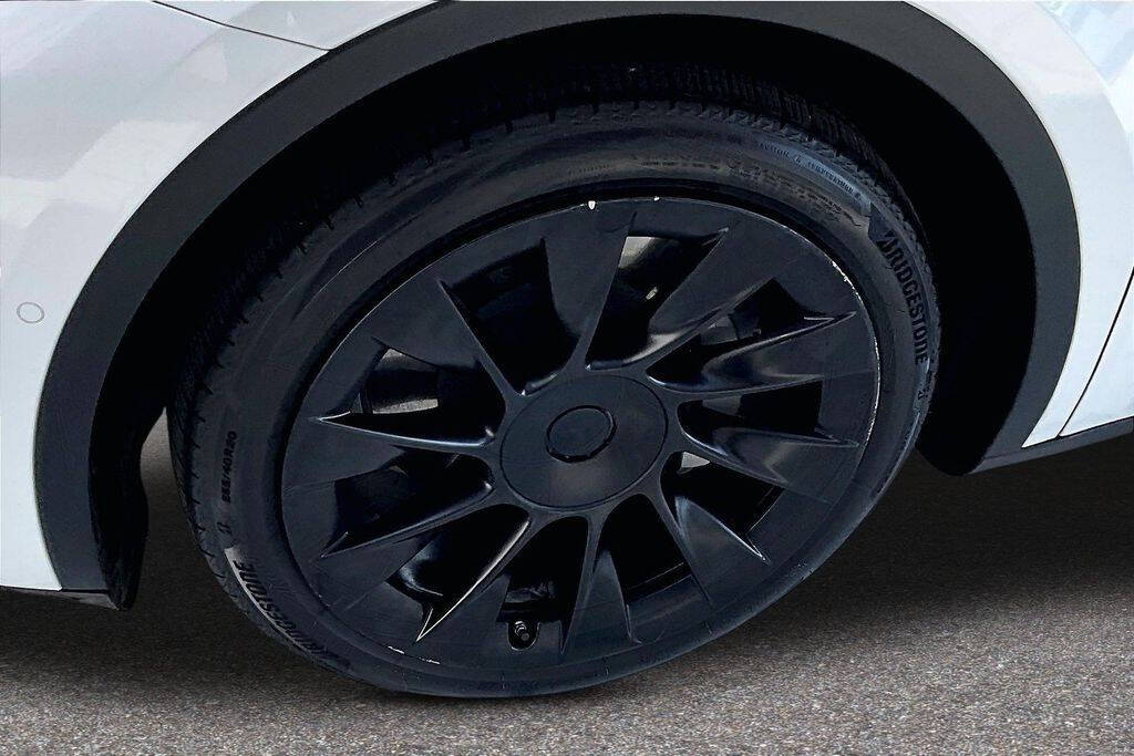 White 2021 Tesla Model Y Long Range AWD Long Range 4dr Crossover 33
