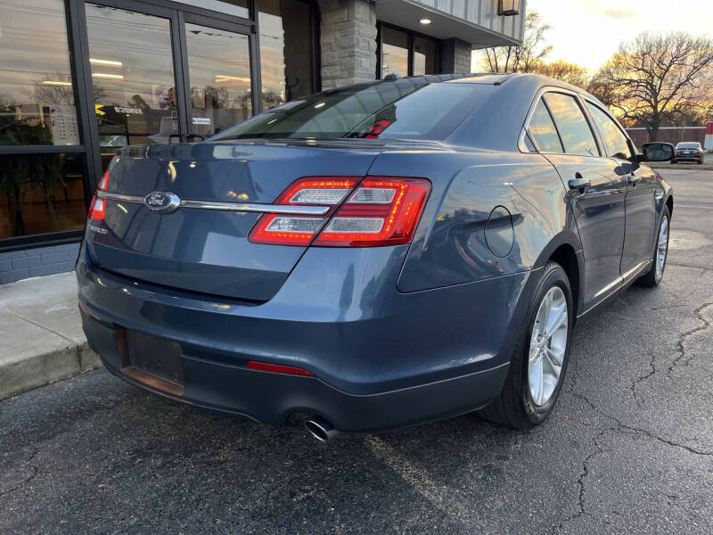2018 Ford Taurus SE