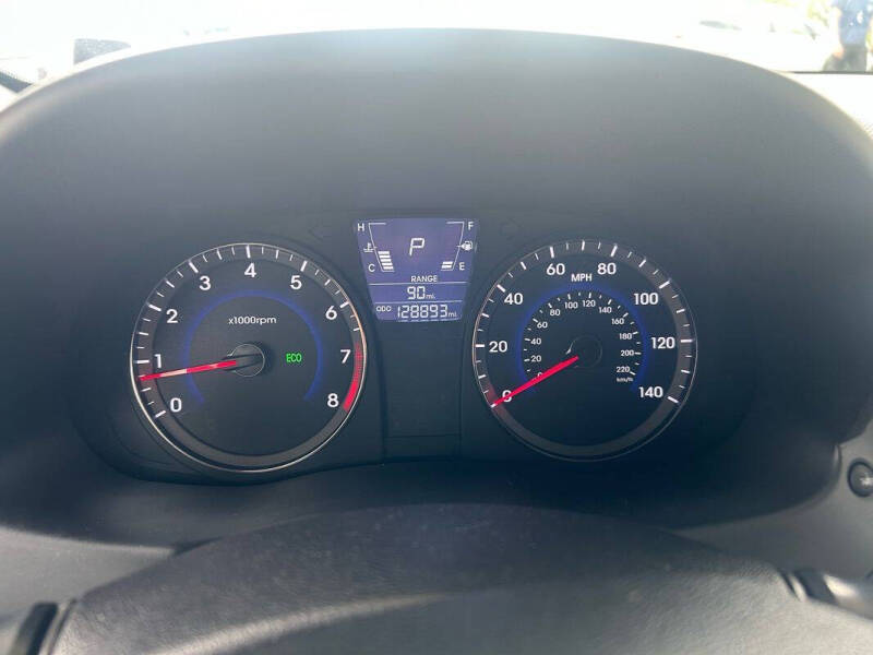 2012 Hyundai Accent SE