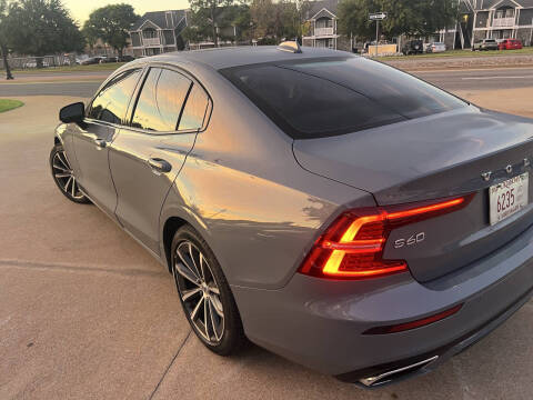 2022 Volvo S60 B5 Momentum