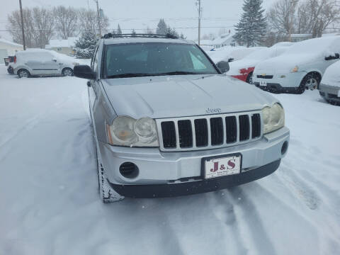 2005 Jeep Grand Cherokee for sale at J & S Auto Sales in Thompson ND