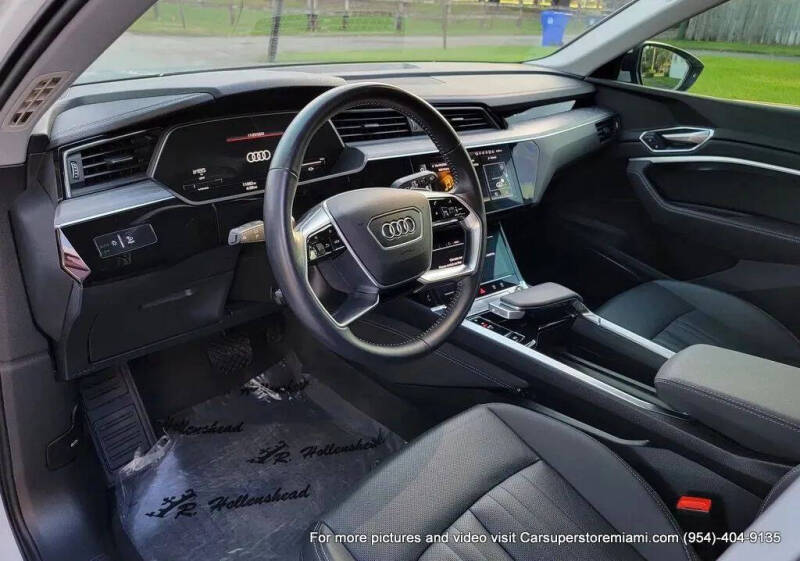 2021 Audi e-tron quattro Premium Plus