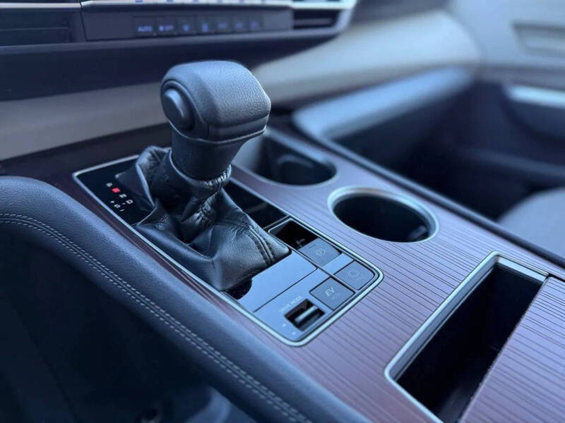 2022 Toyota Sienna LE 8-Passenger