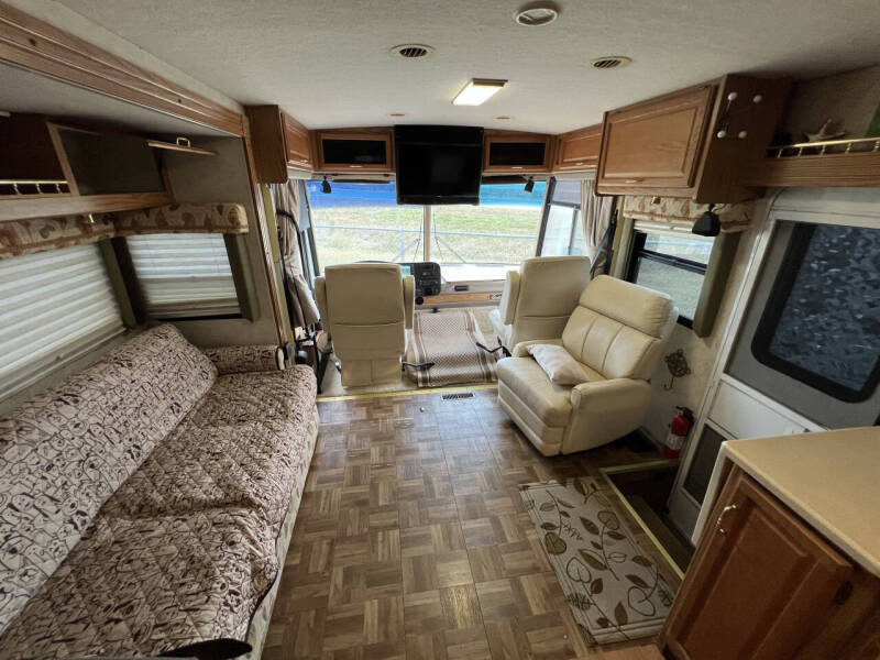 2000 Winnebago Adventurer