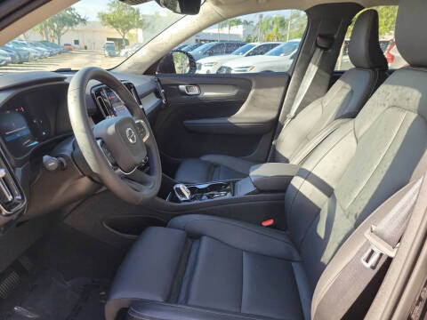 2024 Volvo XC40 B5 Plus Dark Theme