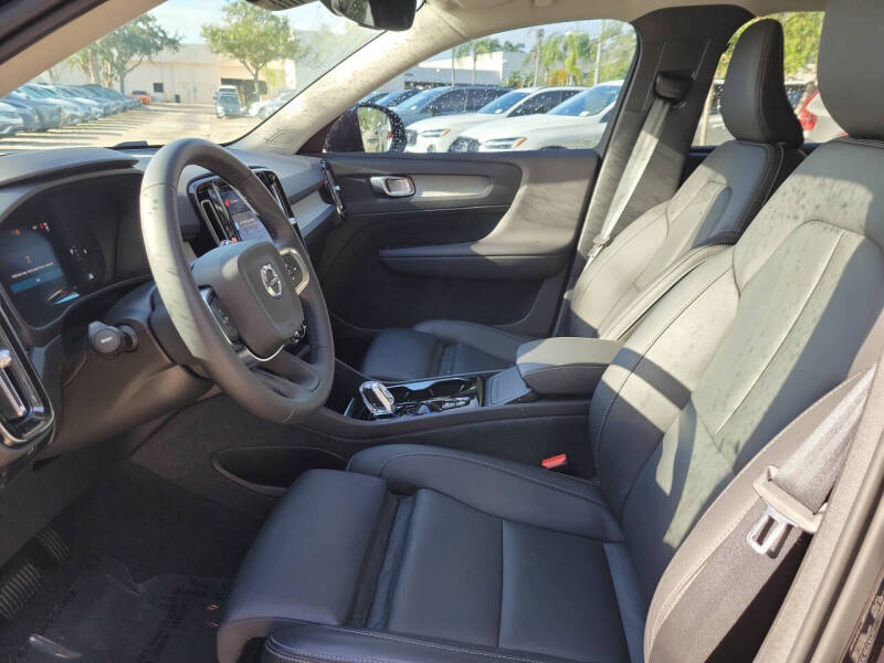 2024 Volvo XC40 B5 Plus Dark Theme