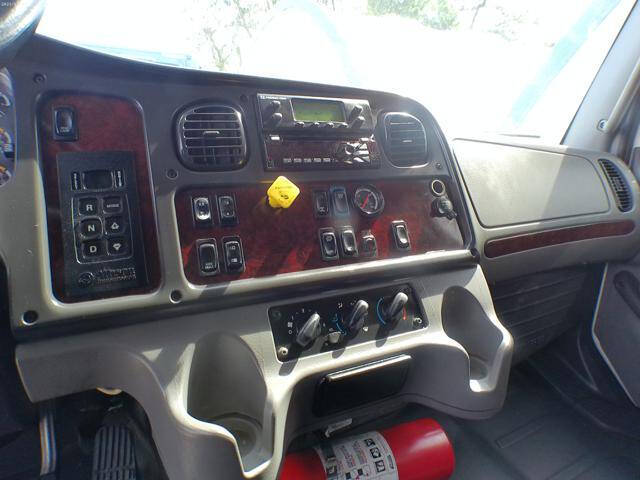 2018 Freightliner M2 106