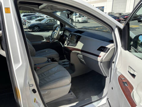 2011 Toyota Sienna XLE 8-Passenger