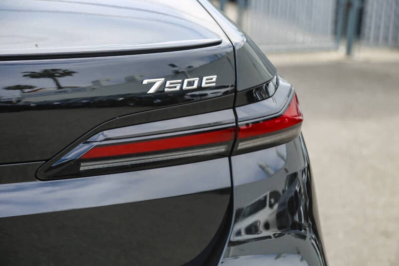 2025 BMW 7 Series 750e xDrive