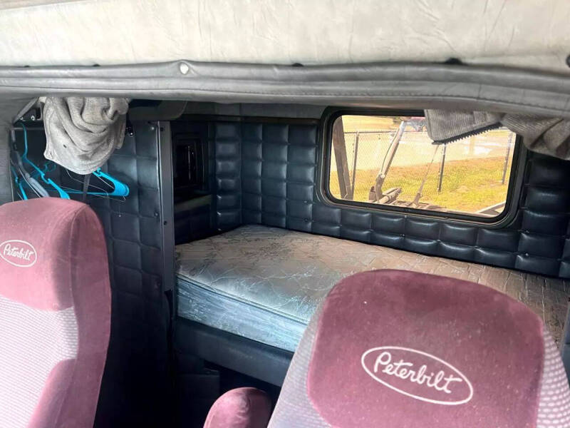 2001 Peterbilt 379