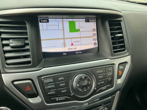 2017 Nissan Pathfinder SL