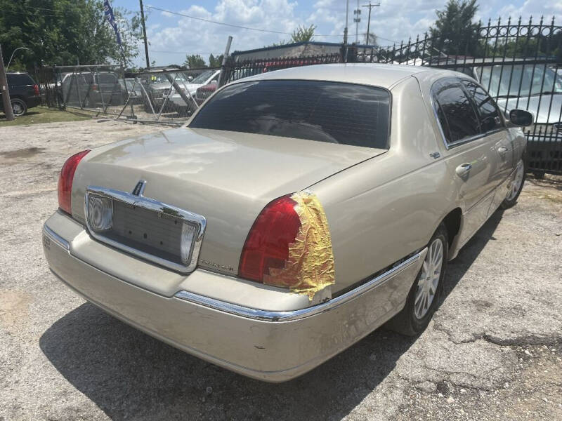 2011 Lincoln Town Car