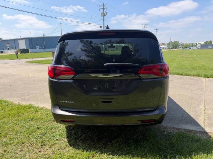 2021 Chrysler Voyager LX