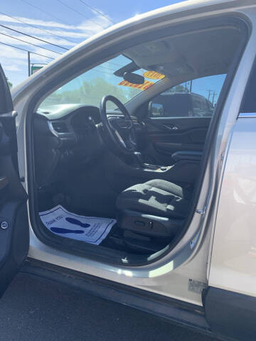 2017 GMC Acadia SLE-2