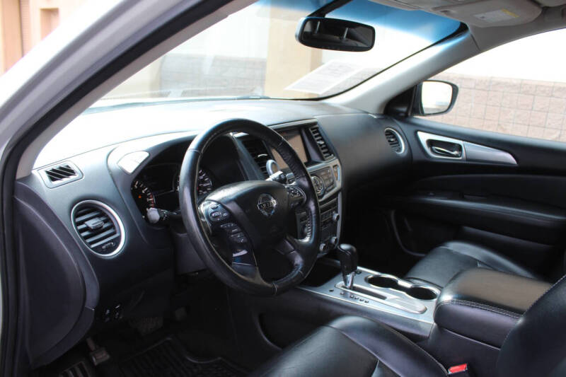 2020 Nissan Pathfinder SL