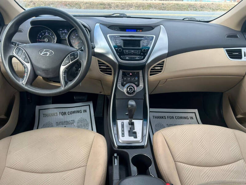 2013 Hyundai Elantra GLS photo 3