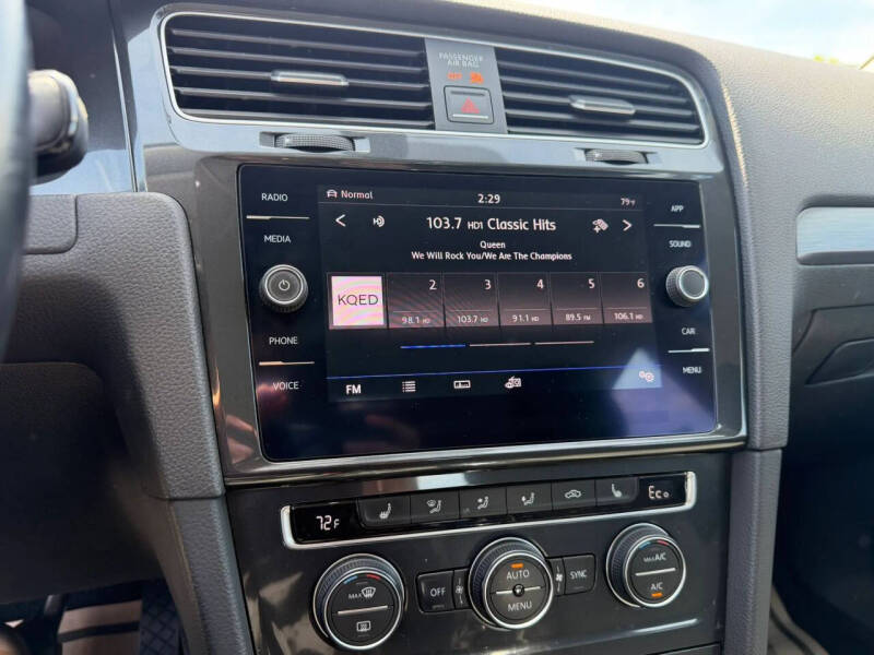2017 Volkswagen e-Golf SE