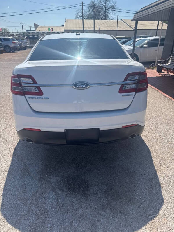 2014 Ford Taurus SE